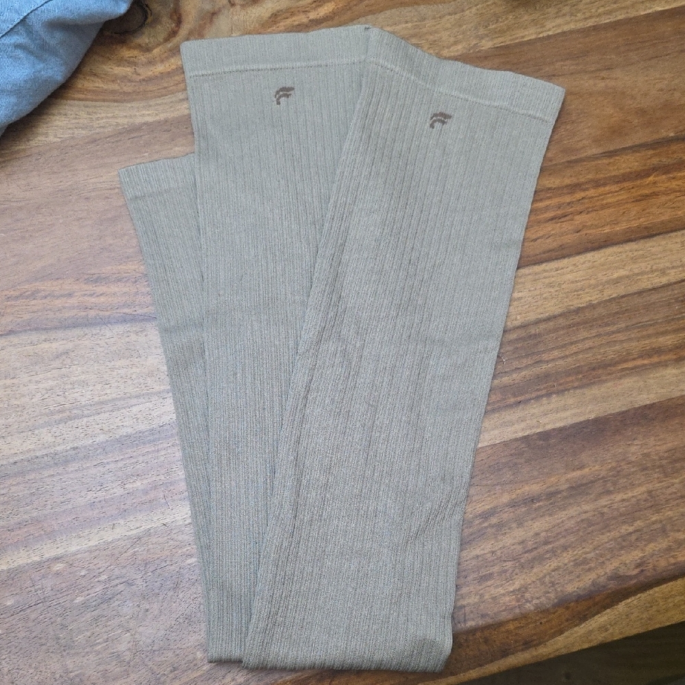 NWOT Fabletics Womens Leg Warmers